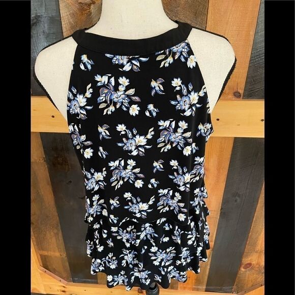 WHITE House Black Market layered ruffle lace up front top, size Small - Picture 4 of 5